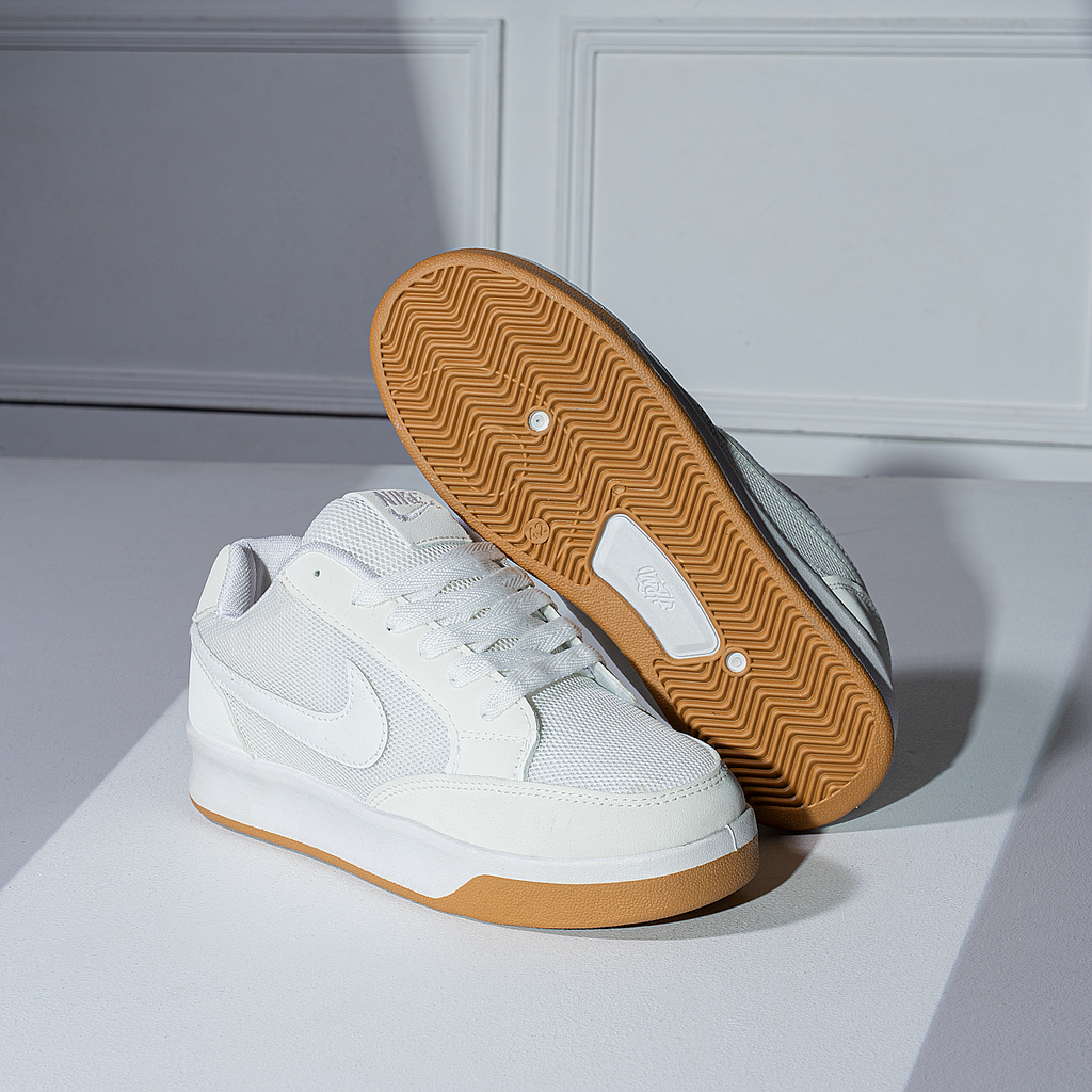 كوتشي Nike – ستايل عصري وراحة طوال اليوم 👟 (41, ابيض)